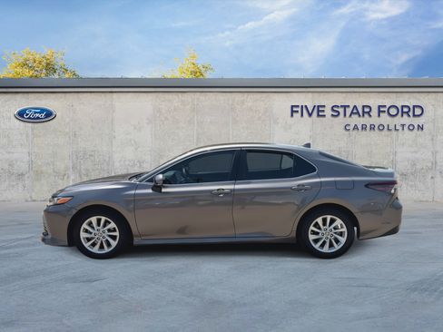 Used 2022 Toyota Camry LE w/ Convenience Package FWD image 5