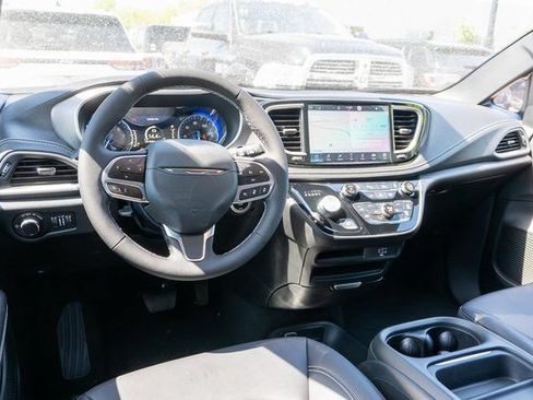 New 2027 Chrysler Pacifica Select FWD image 11