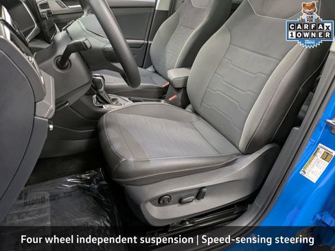 Used 2025 Volkswagen Taos SE AWD/4WD image 14