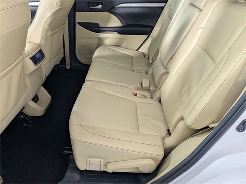 Used 2019 Toyota Highlander XLE image 26