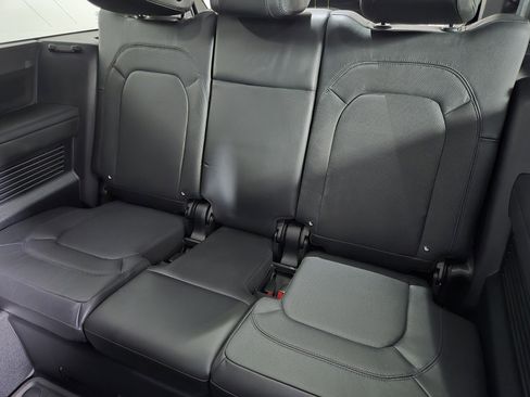 Used 2023 Land Rover Defender 130 X-Dynamic SE image 16