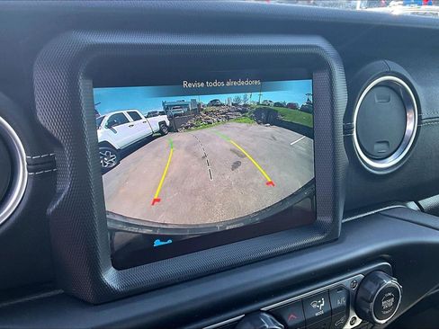Used 2023 Jeep Wrangler Unlimited Sahara w/ Cold Weather Group AWD/4WD image 16