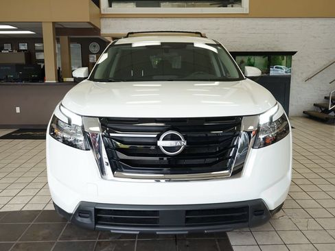 Used 2022 Nissan Pathfinder SV AWD/4WD image 19