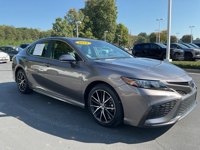 Used 2024 Toyota Camry SE FWD image 5