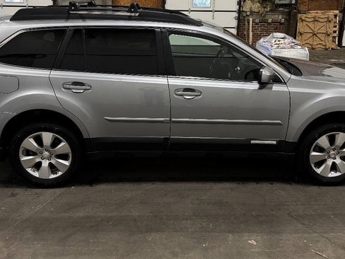 Used 2011 Subaru Outback 3.6R Limited w/ PWR Moonroof Pkg AWD/4WD image 6