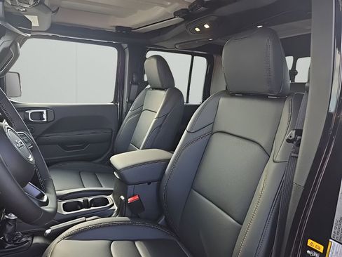 New 2025 Jeep Gladiator Sport image 15