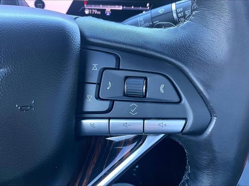 Used 2024 Cadillac Escalade ESV Premium Luxury image 18