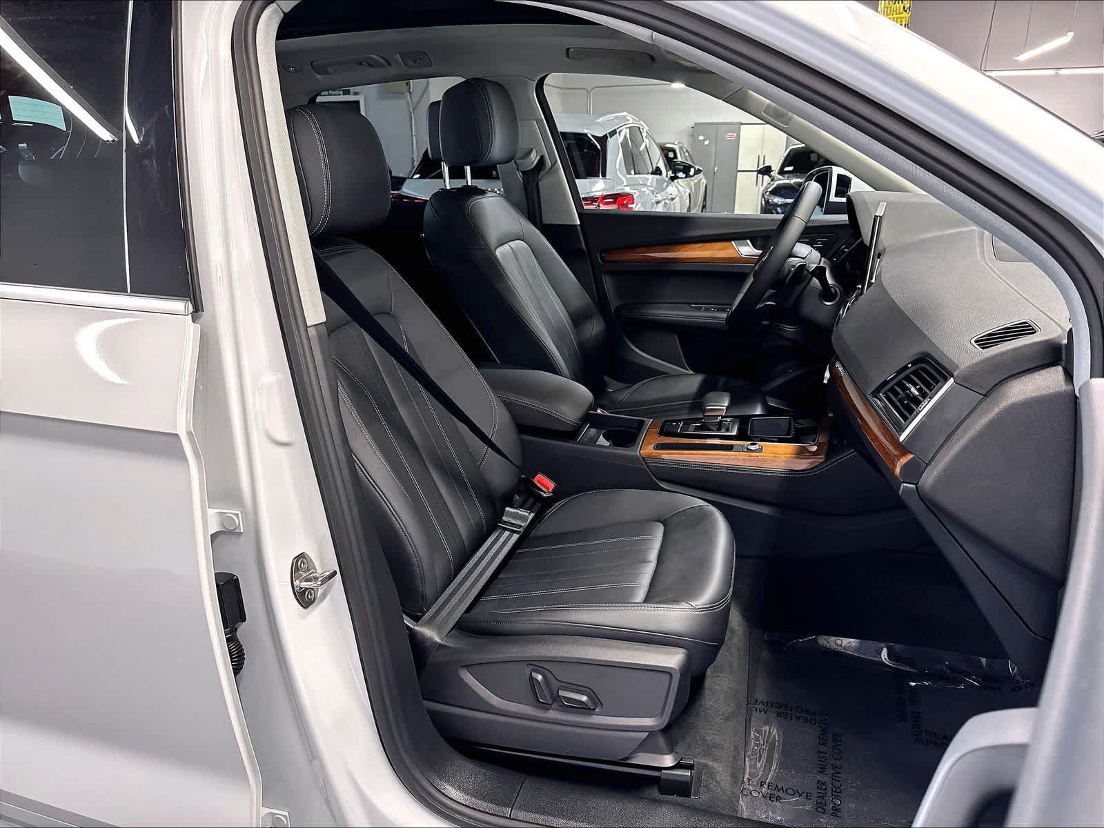 Used 2023 Audi Q5 2.0T Premium Plus w/ Premium Plus Package AWD/4WD image 11