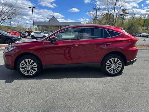 Used 2023 Toyota Venza XLE AWD/4WD image 2