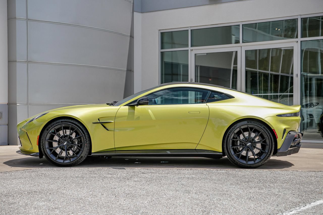 Used 2025 Aston Martin V8 Vantage Coupe RWD image 10