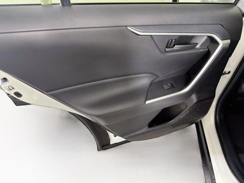 Used 2020 Toyota RAV4 LE FWD image 24