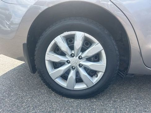 Used 2015 Toyota Corolla LE FWD image 8