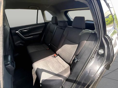 Used 2020 Toyota RAV4 XLE AWD/4WD image 19
