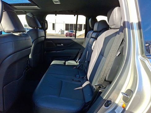 Used 2023 Lexus LX 600 4WD w/ Luxury Package image 11