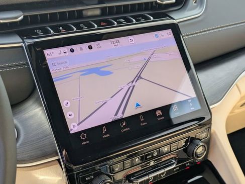 New 2025 Jeep Grand Cherokee Limited w/ Luxury Tech Group II image 23