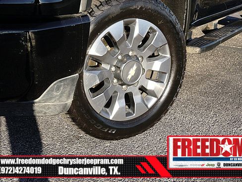 Used 2022 Chevrolet Silverado 2500 Custom w/ Custom Convenience Package image 9