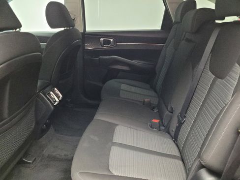 Used 2023 Kia Sorento LX FWD image 18