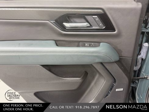 Used 2025 GMC Yukon AT4 w/ AT4 Premium Plus Package AWD/4WD image 37