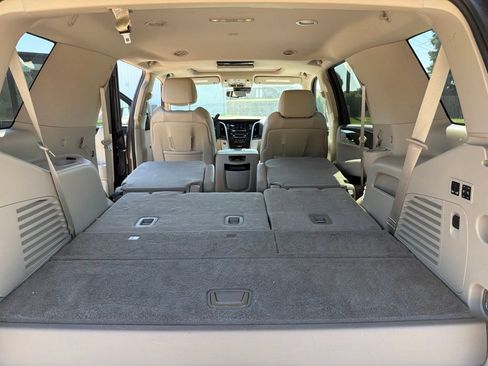 Used 2020 Cadillac Escalade Luxury AWD/4WD image 27