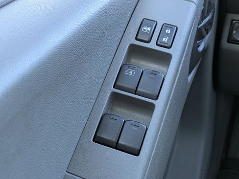 Used 2021 Nissan Frontier SV w/ Midnight Edition Floor Mats image 20