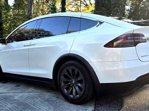 Used 2018 Tesla Model X 75D image 22