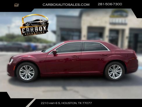 Used 2018 Chrysler 300 Touring L RWD image 3