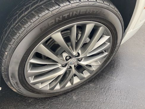 Certified 2025 Buick Enclave Avenir w/ Super Cruise Package image 3