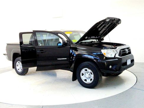 Certified 2015 Toyota Tacoma 4x4 Double Cab image 12