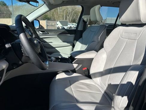 Used 2022 Jeep Grand Cherokee Overland AWD/4WD image 42