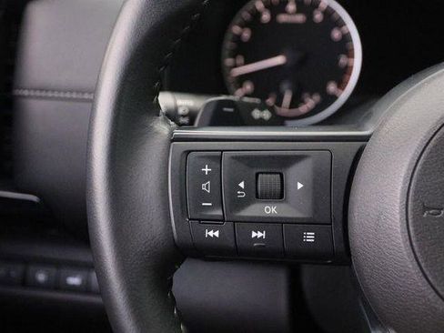 Used 2025 Nissan Pathfinder SV AWD/4WD image 13
