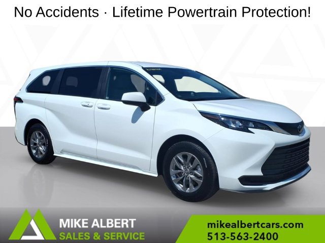 Used 2025 Toyota Sienna LE FWD image 1