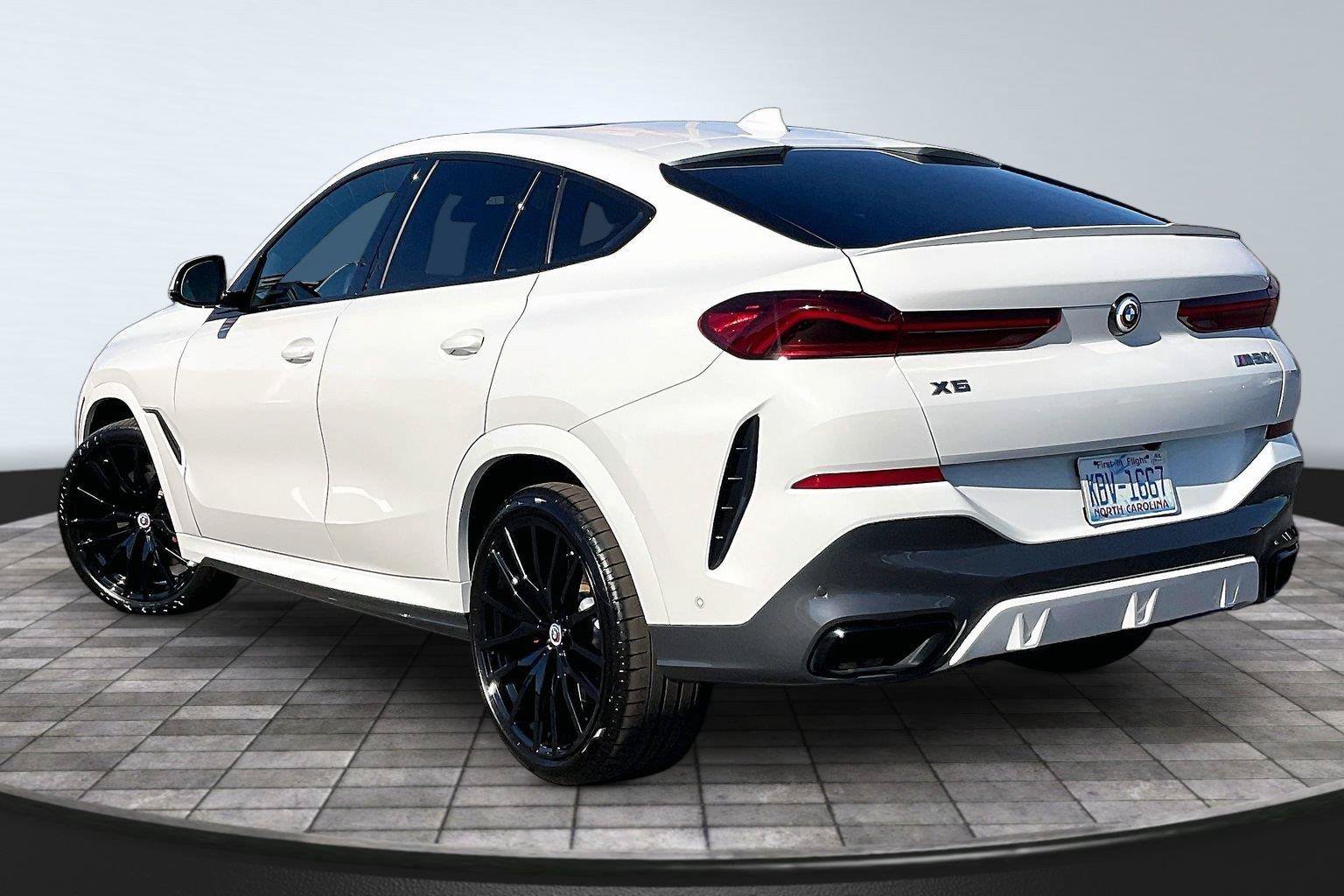 Used 2022 BMW X6 M50i AWD/4WD image 3