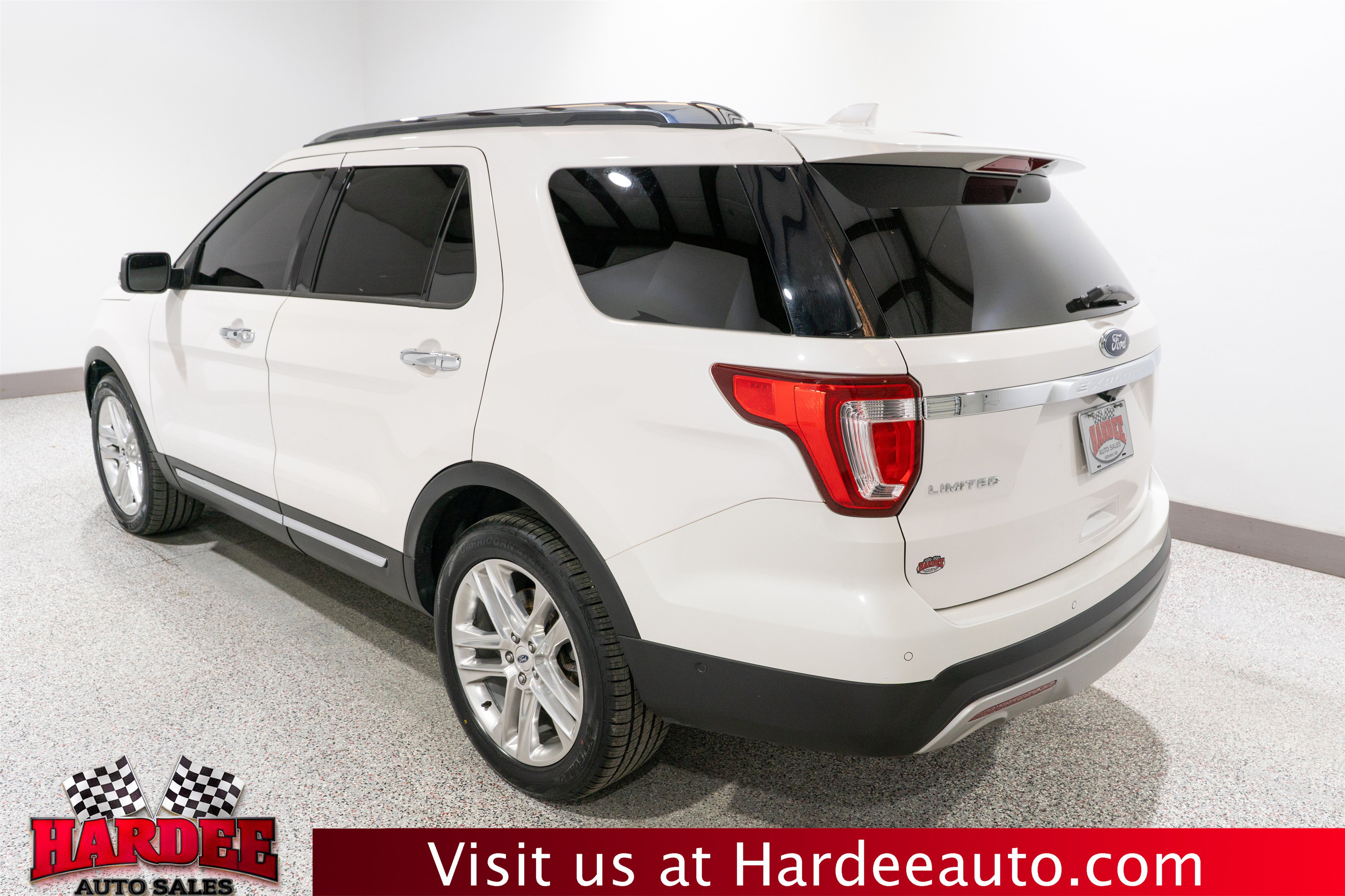 Used 2017 Ford Explorer Limited w/ Equipment Group 301A FWD image 3
