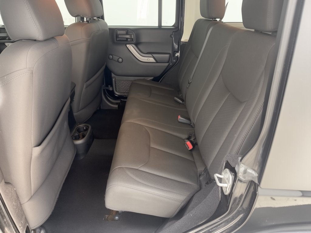 Used 2018 Jeep Wrangler Unlimited Sport AWD/4WD image 25
