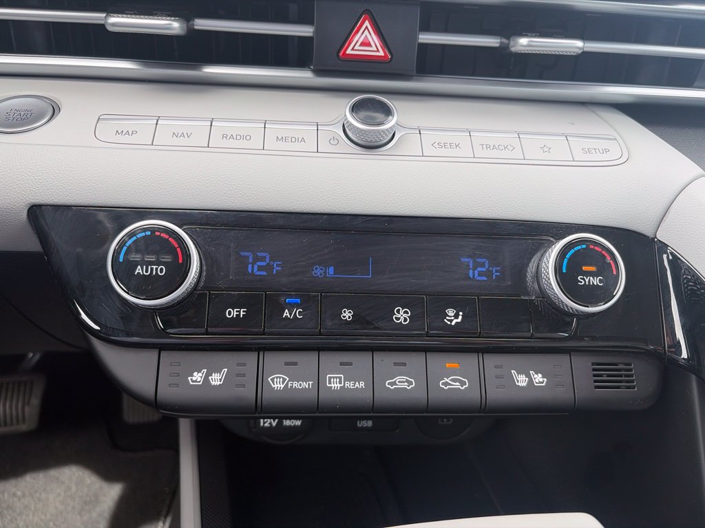 Certified 2025 Hyundai Elantra Limited FWD image 28