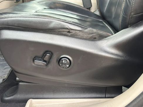 Used 2017 Chrysler Pacifica Touring-L FWD image 12