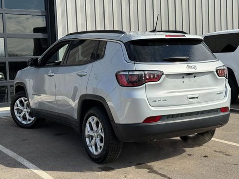 Used 2024 Jeep Compass Latitude image 7