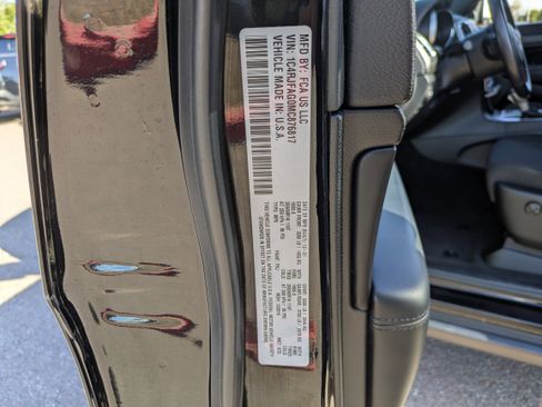 Used 2021 Jeep Grand Cherokee Laredo image 32