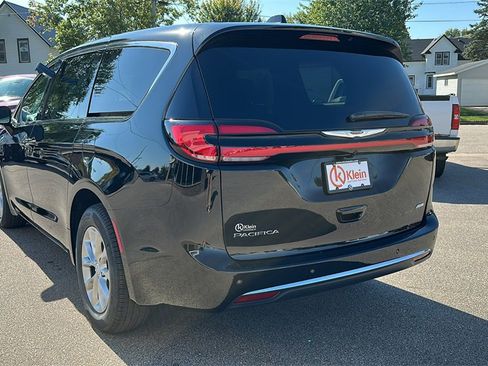 New 2026 Chrysler Pacifica Select image 6
