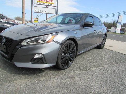 Used 2020 Nissan Altima 2.5 SR w/ Premium Package image 3