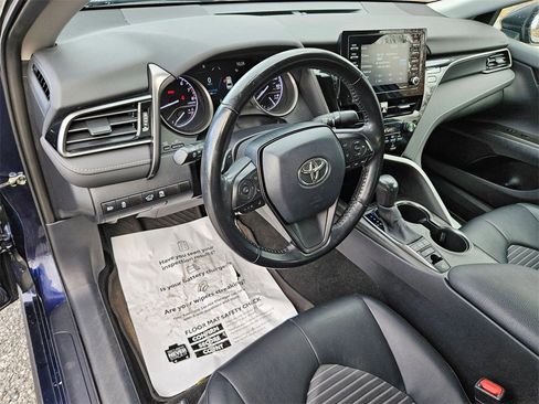 Used 2022 Toyota Camry SE image 9