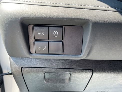 Used 2024 Toyota Highlander LE AWD/4WD image 48