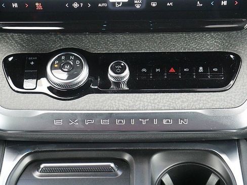 Used 2025 Ford Expedition Tremor image 23