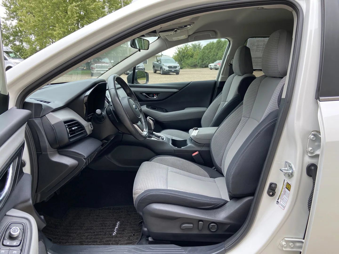 Used 2024 Subaru Outback Premium AWD/4WD image 10