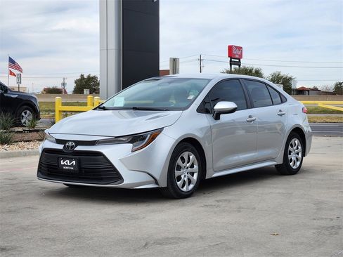 Used 2024 Toyota Corolla LE image 3