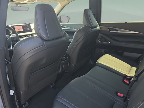Certified 2026 INFINITI QX60 Luxe w/ Cargo Package FWD image 7