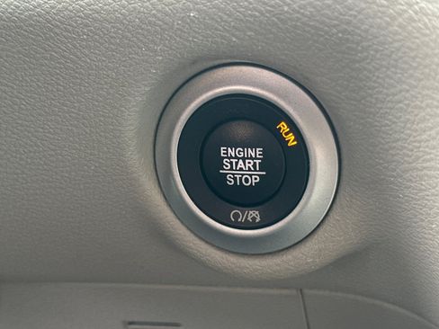 Used 2023 Chrysler Pacifica Touring-L FWD image 24