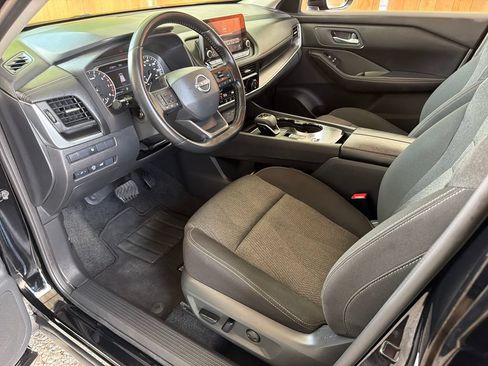 Used 2025 Nissan Rogue SV FWD image 2
