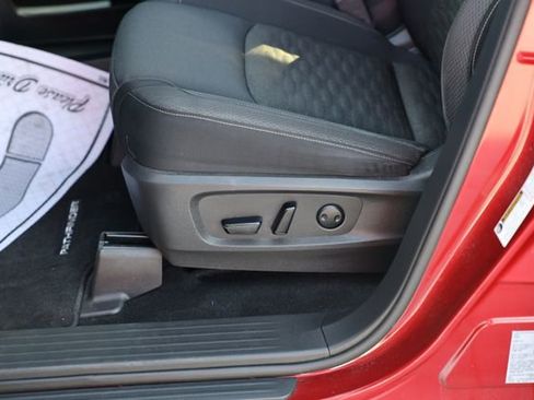 Used 2022 Nissan Pathfinder SV w/ SV Premium Package image 16