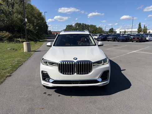 Used 2022 BMW X7 xDrive40i w/ Premium Package AWD/4WD image 2